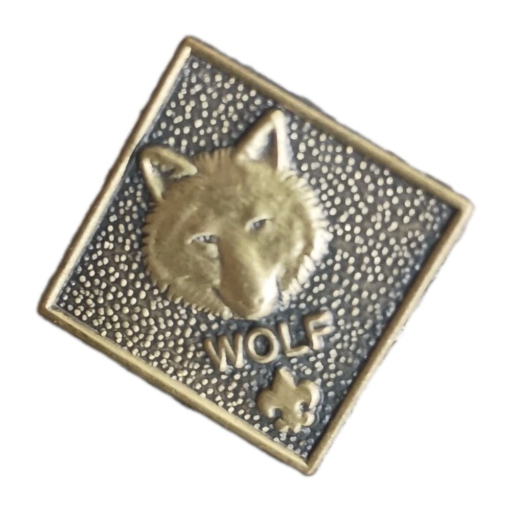 Vtg BSA Boy Scouts of America Cub Scout Wolf Lapel Pin Pinback Gold Tone Metal